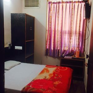 Budget King Room